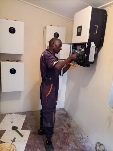 Vincent Maina, Electricians