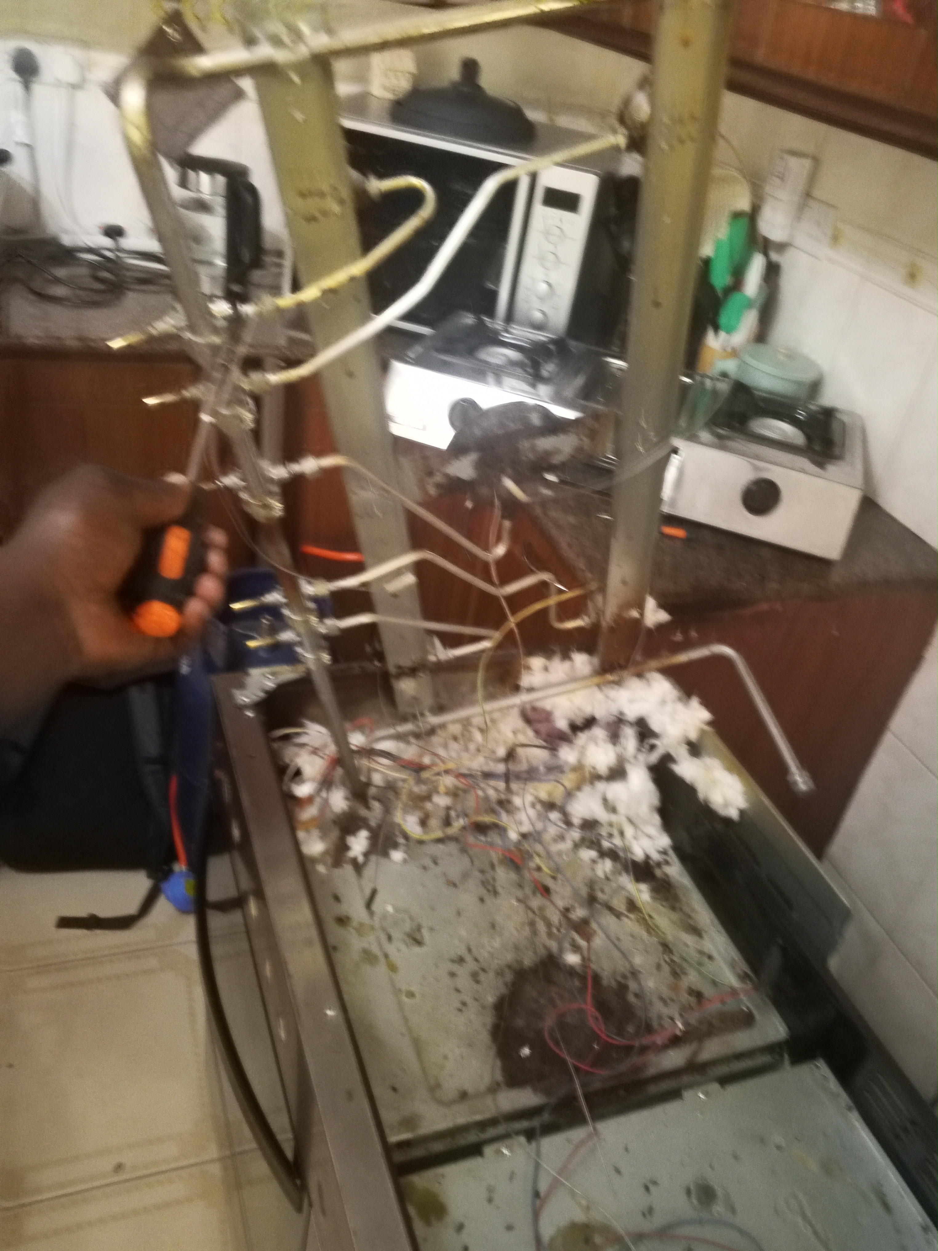 Jenkins namusende, Electricians