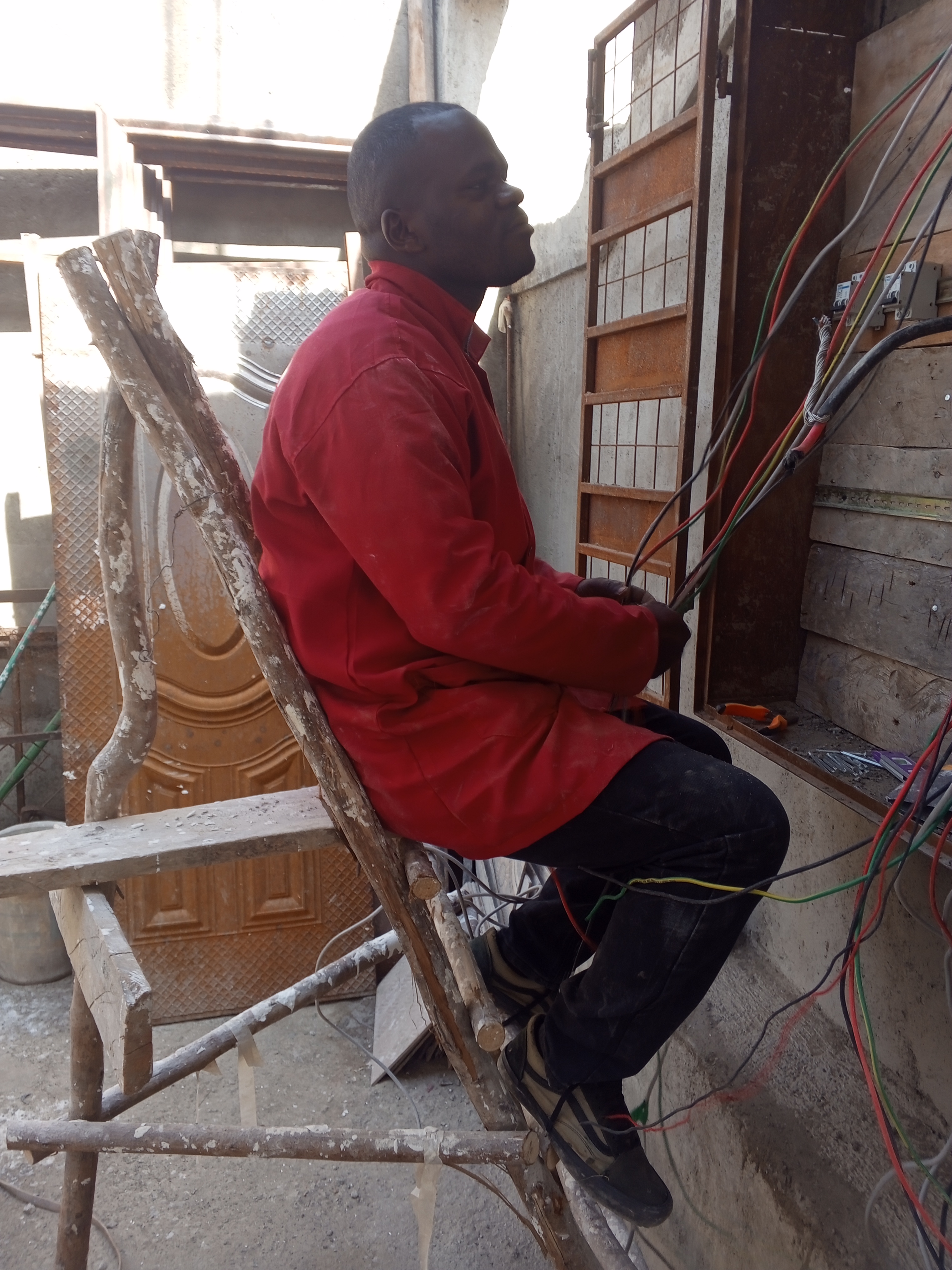 jones nyanumba, Electricians