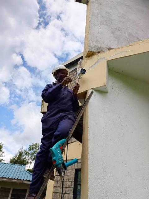 edwin ekesa, Electricians